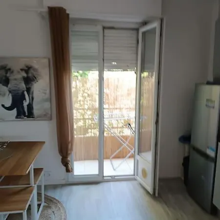 Apartment Dans Immeuble De *